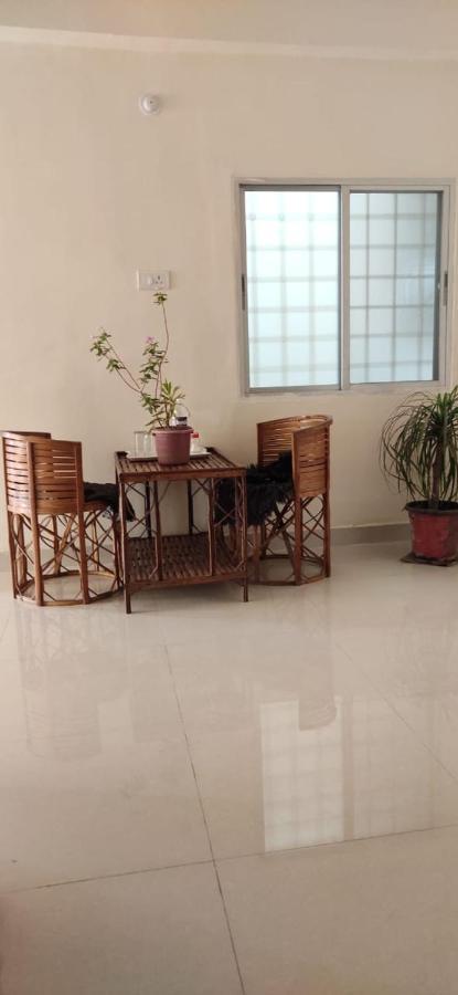 Untrained & Unplanned Apartment จาบัลปูร์ ภายนอก รูปภาพ