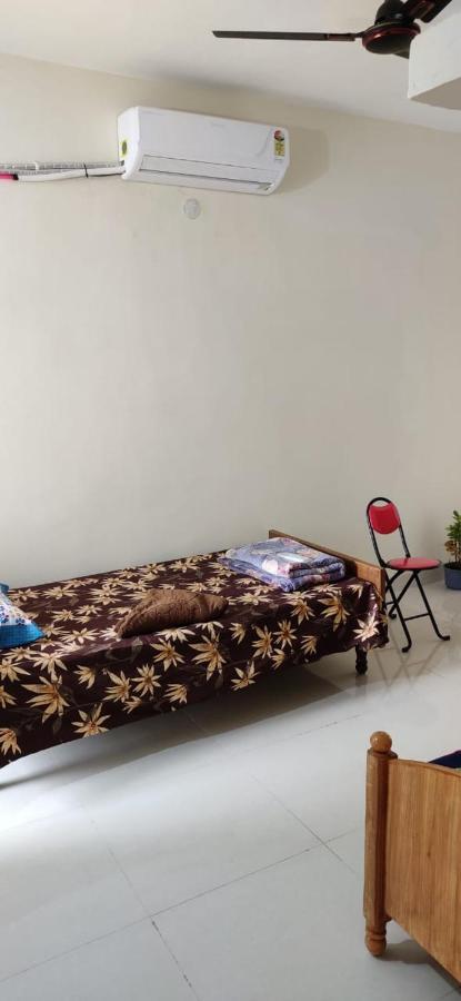 Untrained & Unplanned Apartment จาบัลปูร์ ภายนอก รูปภาพ